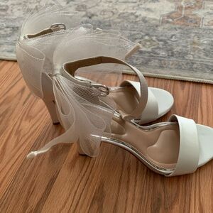 BRAND NEW Kelly & Katie Heels - 8
